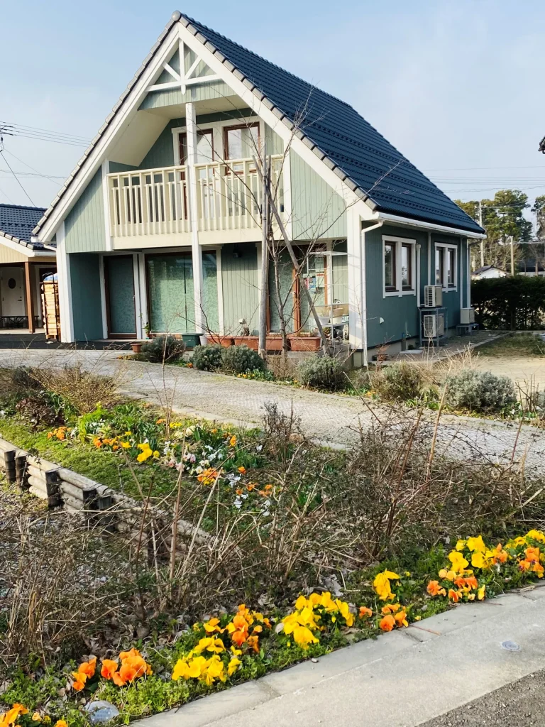 3月後半、「ものがたりの街」も春の花を咲かせ始めています。