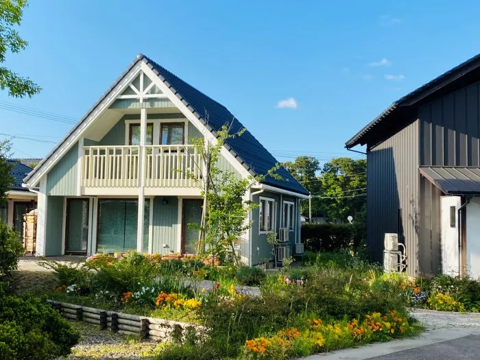 チューリップの盛りが終わり、次の季節に入ってきたようです。