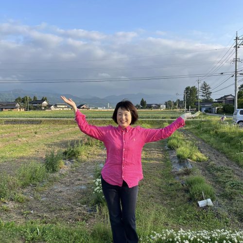 この季節は春の花から夏の花に移り変わる美しい季節