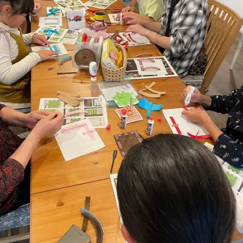 紙ひもでコースター作り