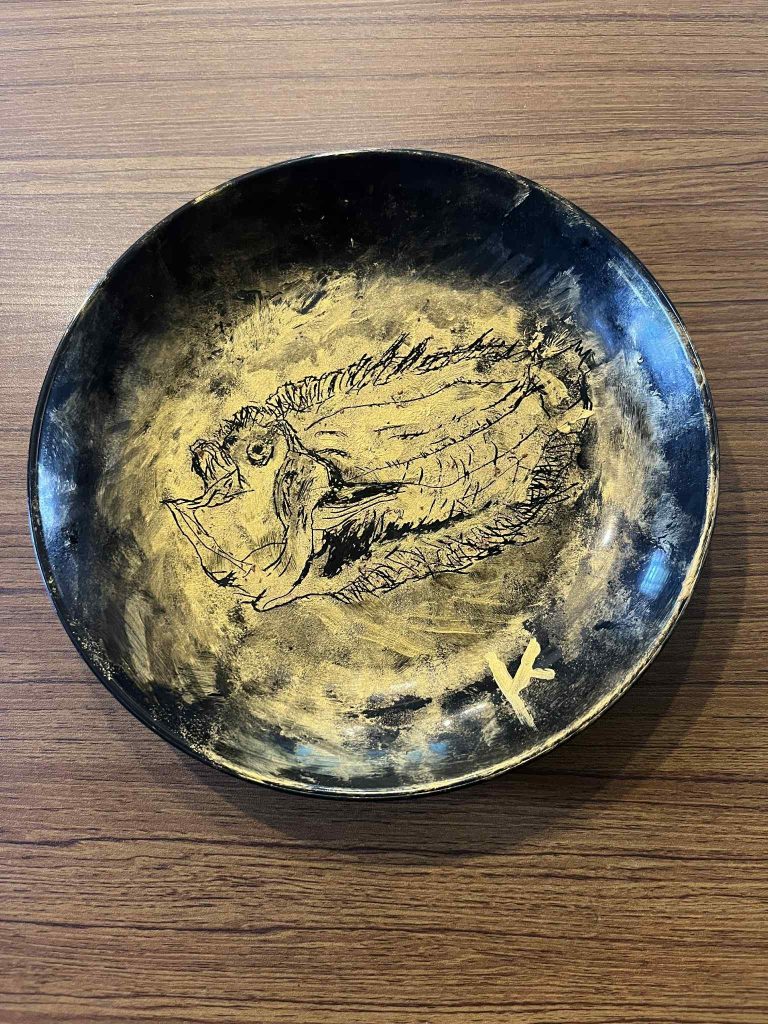 カレイが砂の中から表れて、動き出しそう(臨床美術)