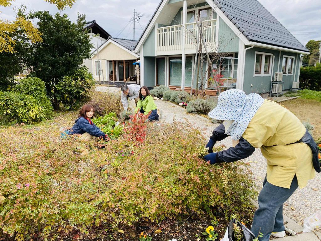 お花の苗・球根を植えて春を待ちましょう