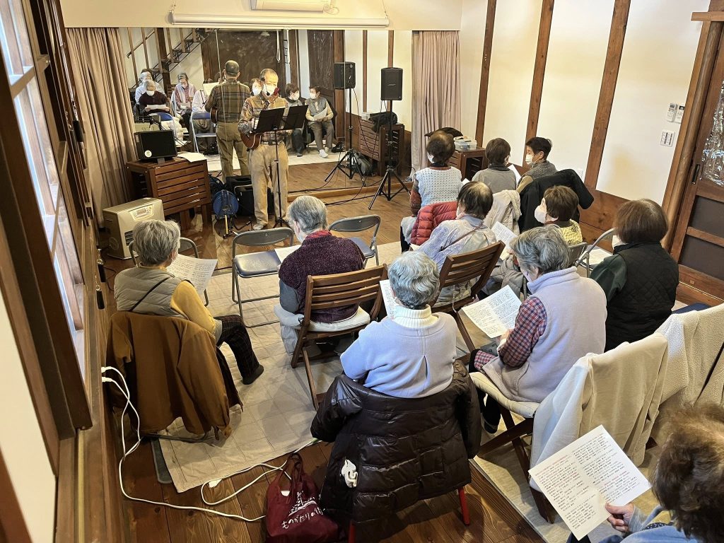 春待ち、ウクレレで昭和歌謡