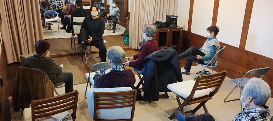 座ってできる簡単ヨガ