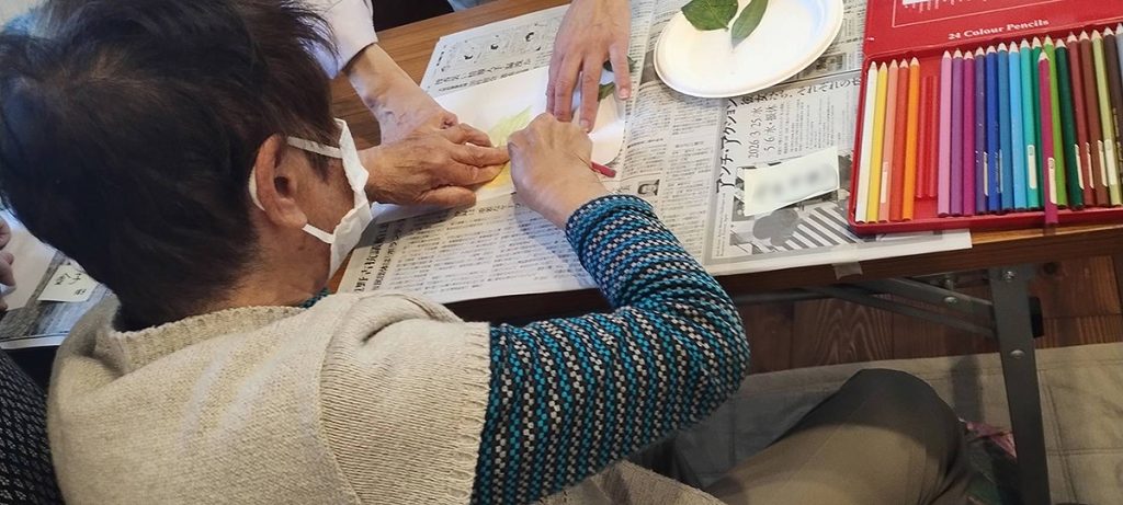 ［臨床美術］葉っぱのフロッタージュ