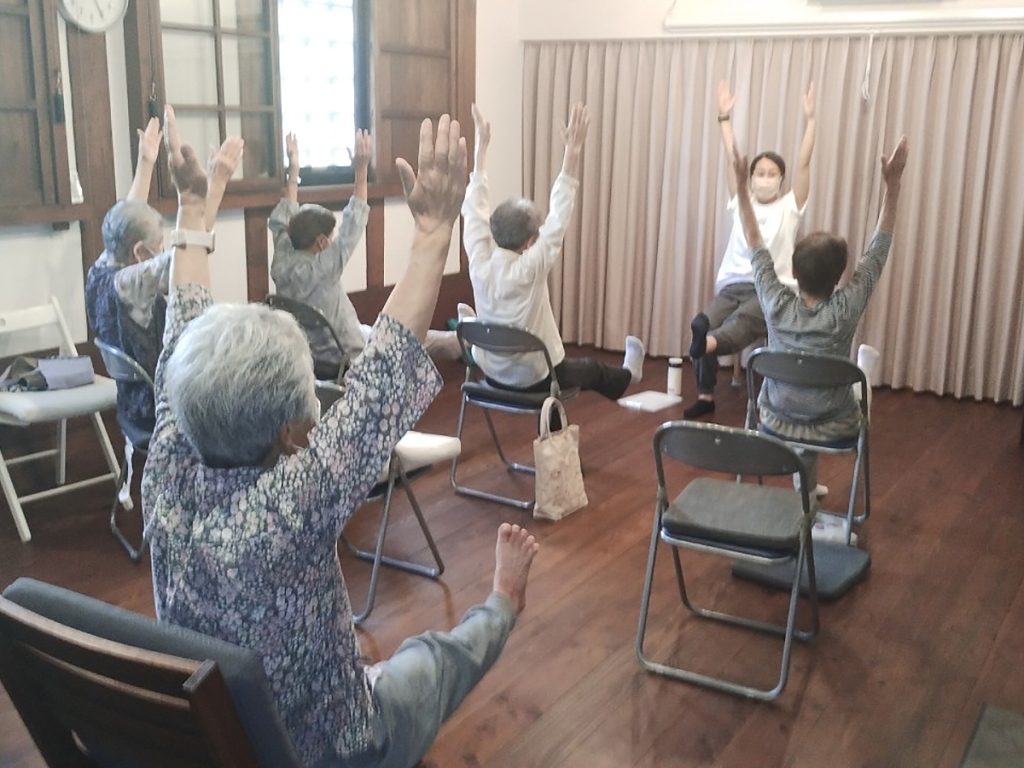 座ってできる簡単ヨガ