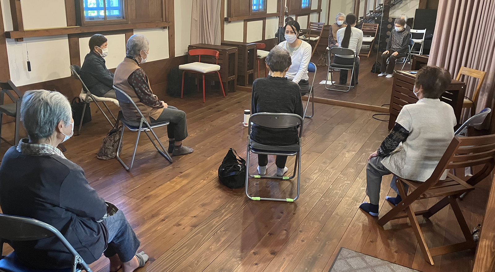 座ってできる簡単ヨガ