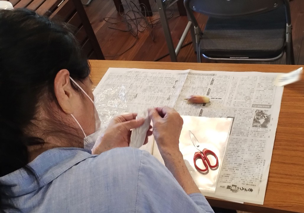 じっくり見て、形をなぞる