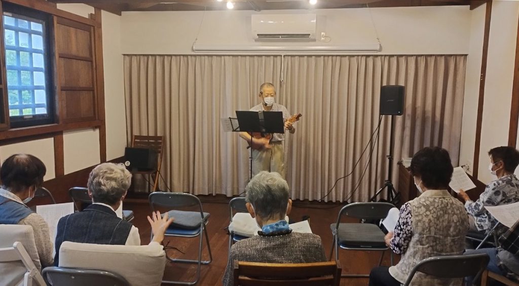 心に響くウクレレの音色と、みんなで歌った懐かしのメロディ♪